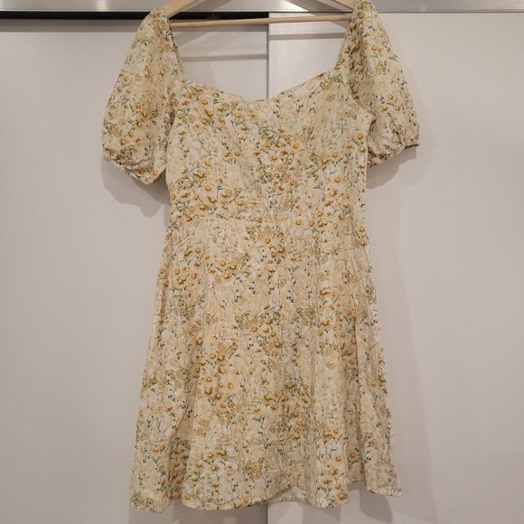 H&M Field Daisy Short Summer Dress with Shirring - Picture 2 of 3
